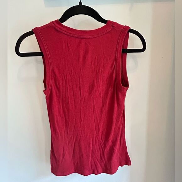 Red Sleeveless Ribbed Top - Picture 2 of 4